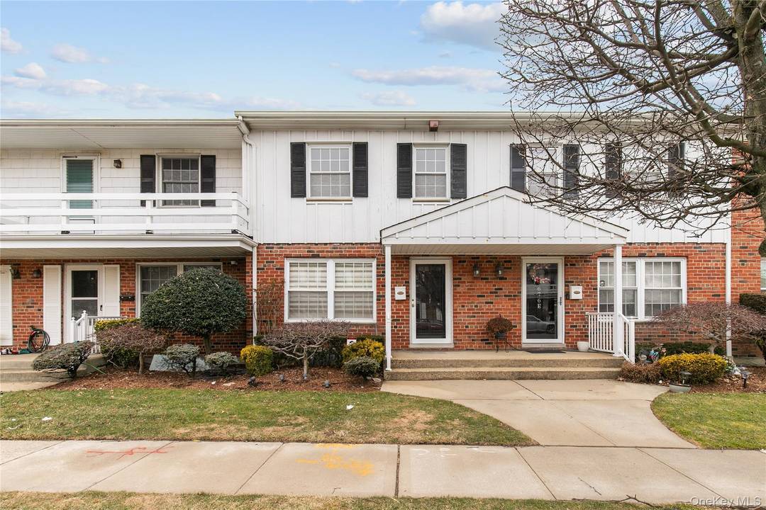 Welcome to Unit 676F in Fronstead Condominiums Complex.