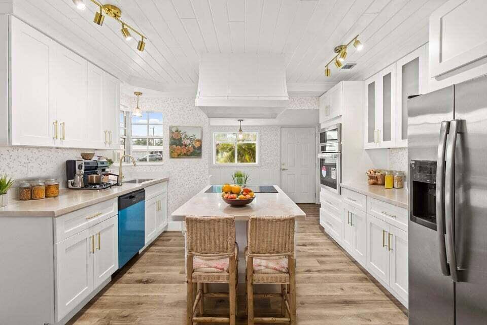 Rental Opportunity in Prime Palm Beach Gardens !