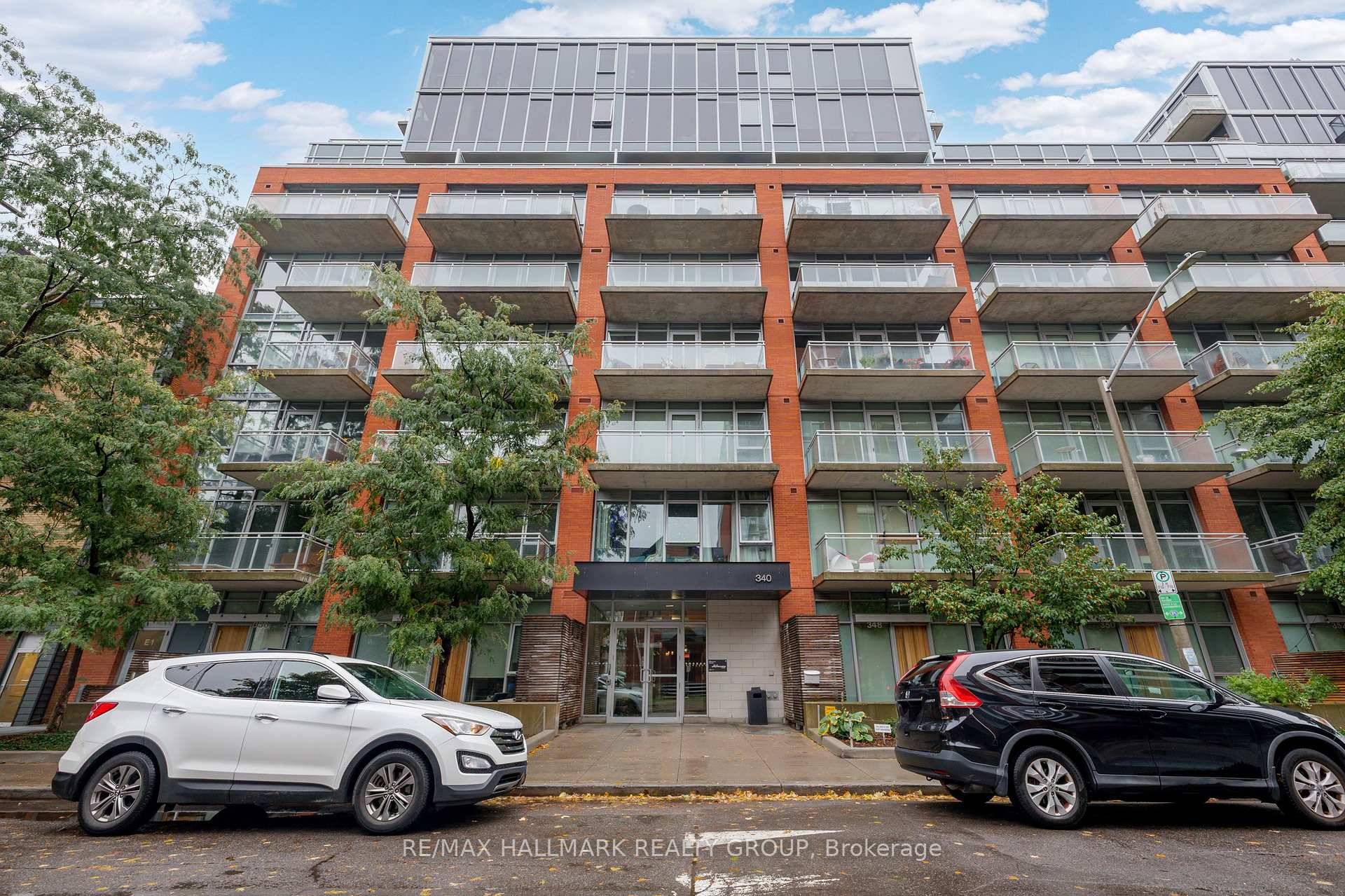 This one bedroom PLUS den suite, located on the 6th floor of the highly desirable Hideaway condominium, offers an exceptional living experience for discerning buyers.