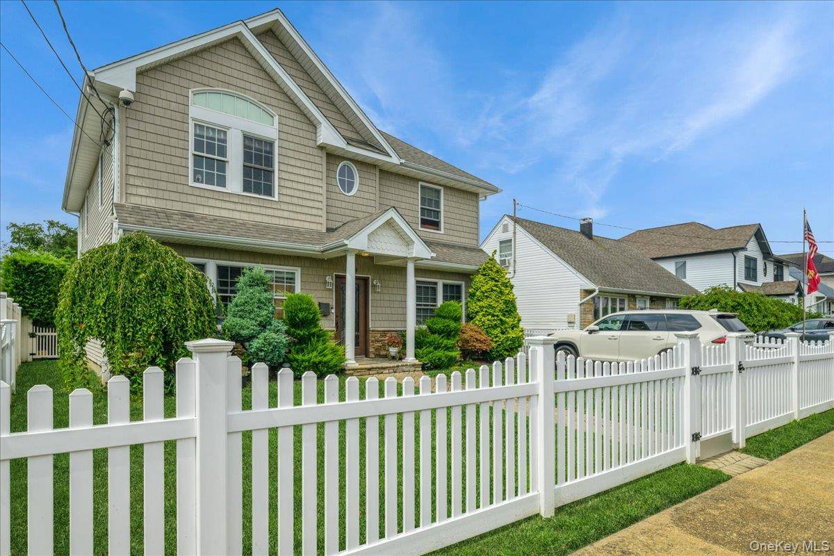 Welcome to 732 Sunrise Avenue, Bellmore !