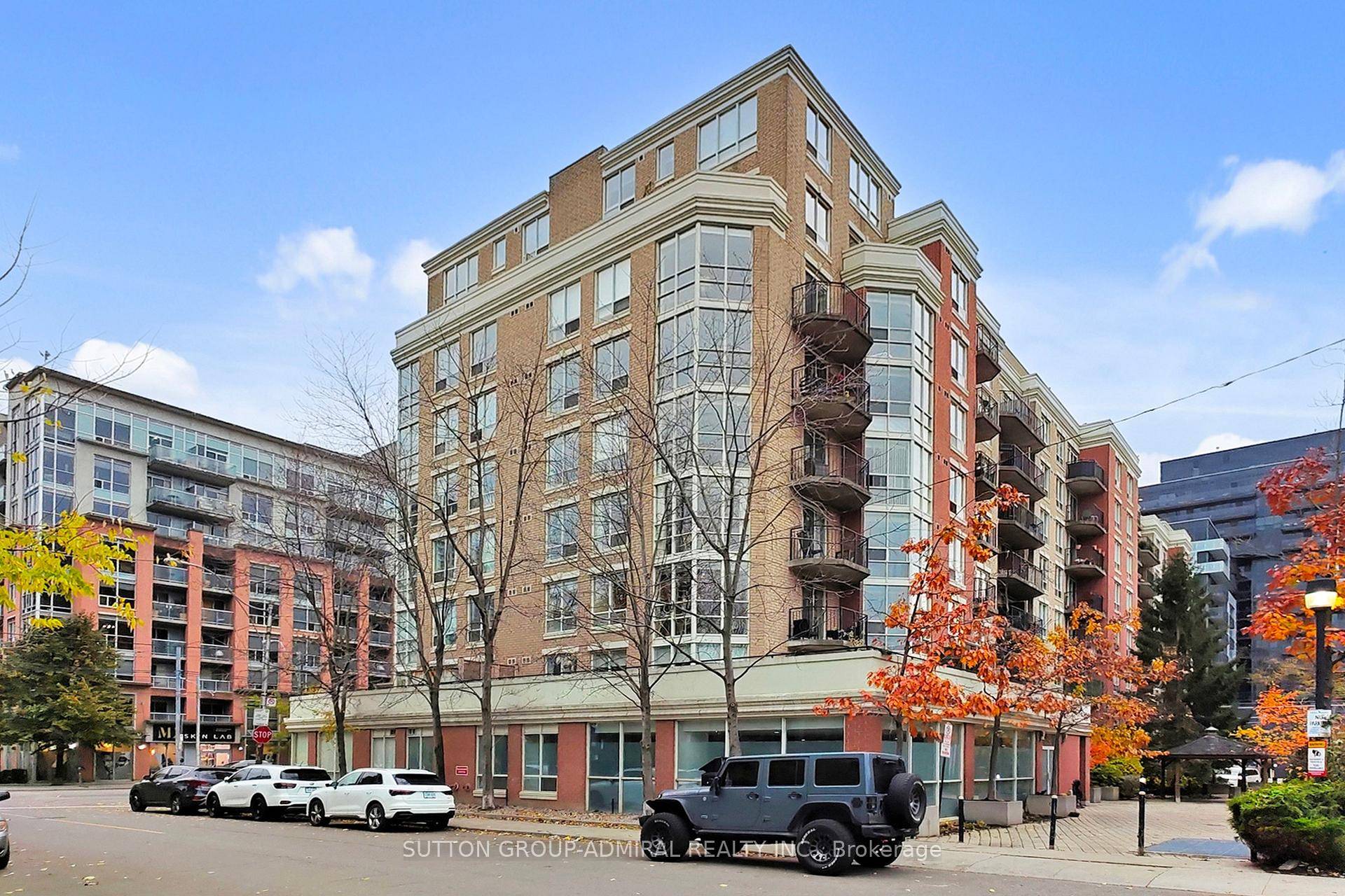 Gorgeous amp ; Spacious 2 Bedroom, 2 Bath Condo On King West !