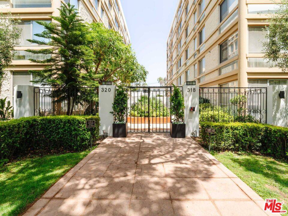 318 N Maple Dr 2BR Beverly Hills Post Office | B.H.P.O. La