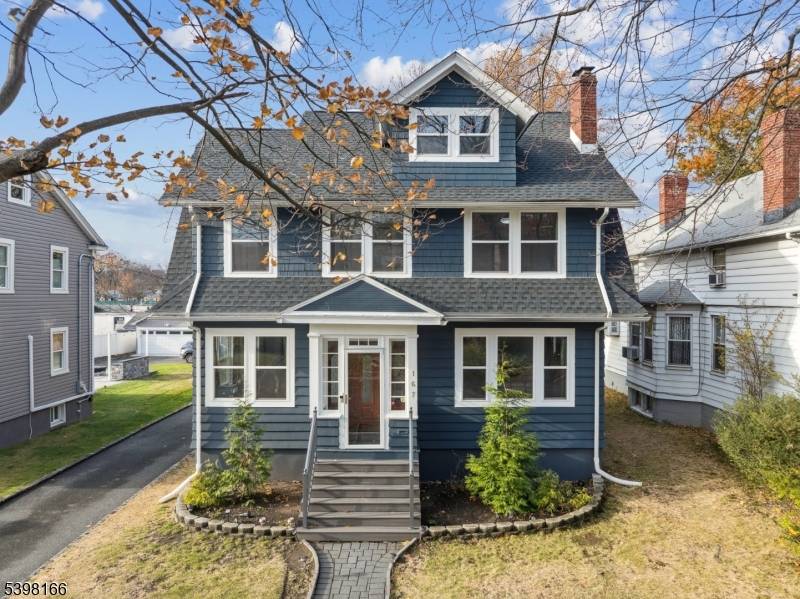 Colonial charm meets modern living !