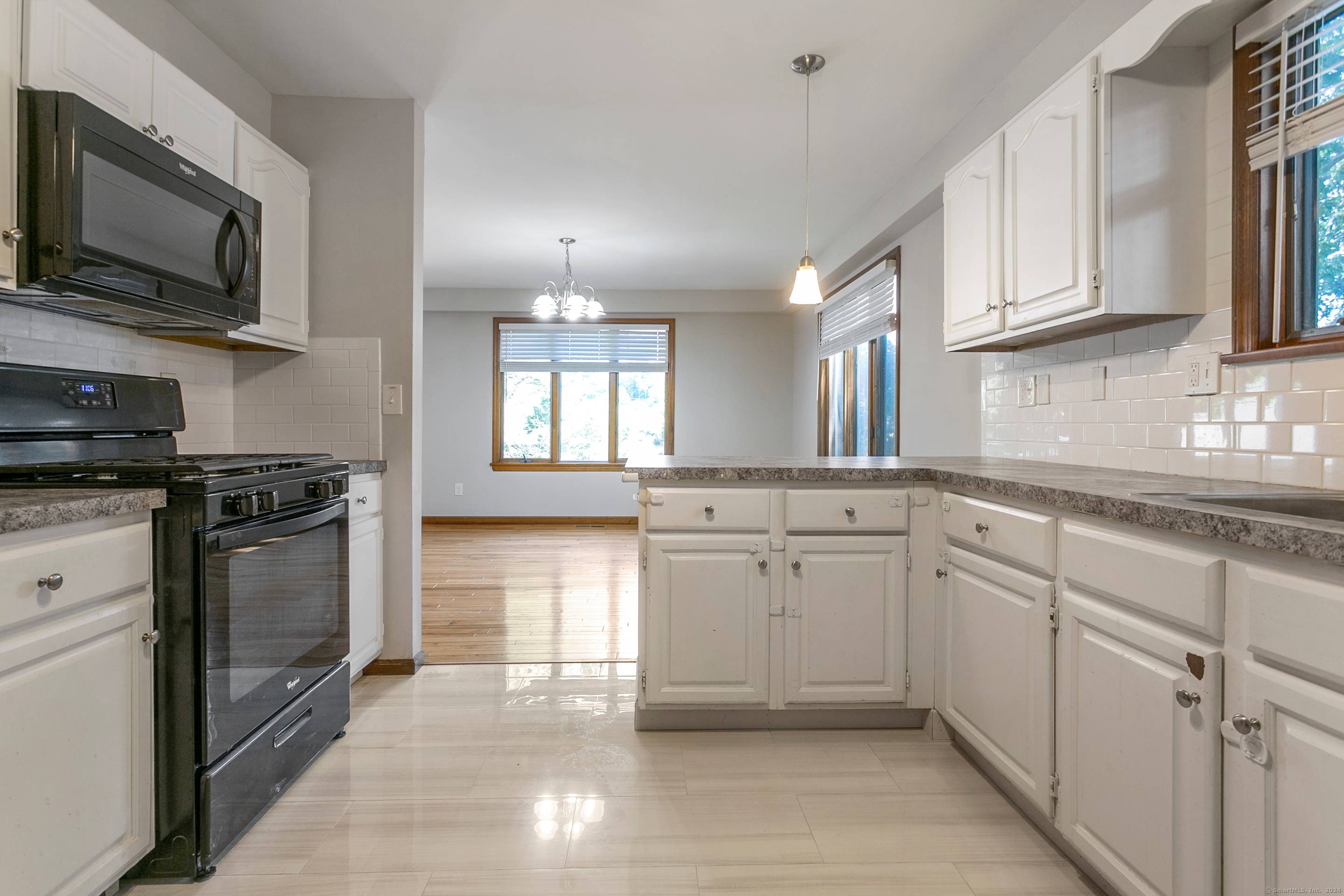 Beautiful Cape Contemporary located with direct access to Lake Forest !