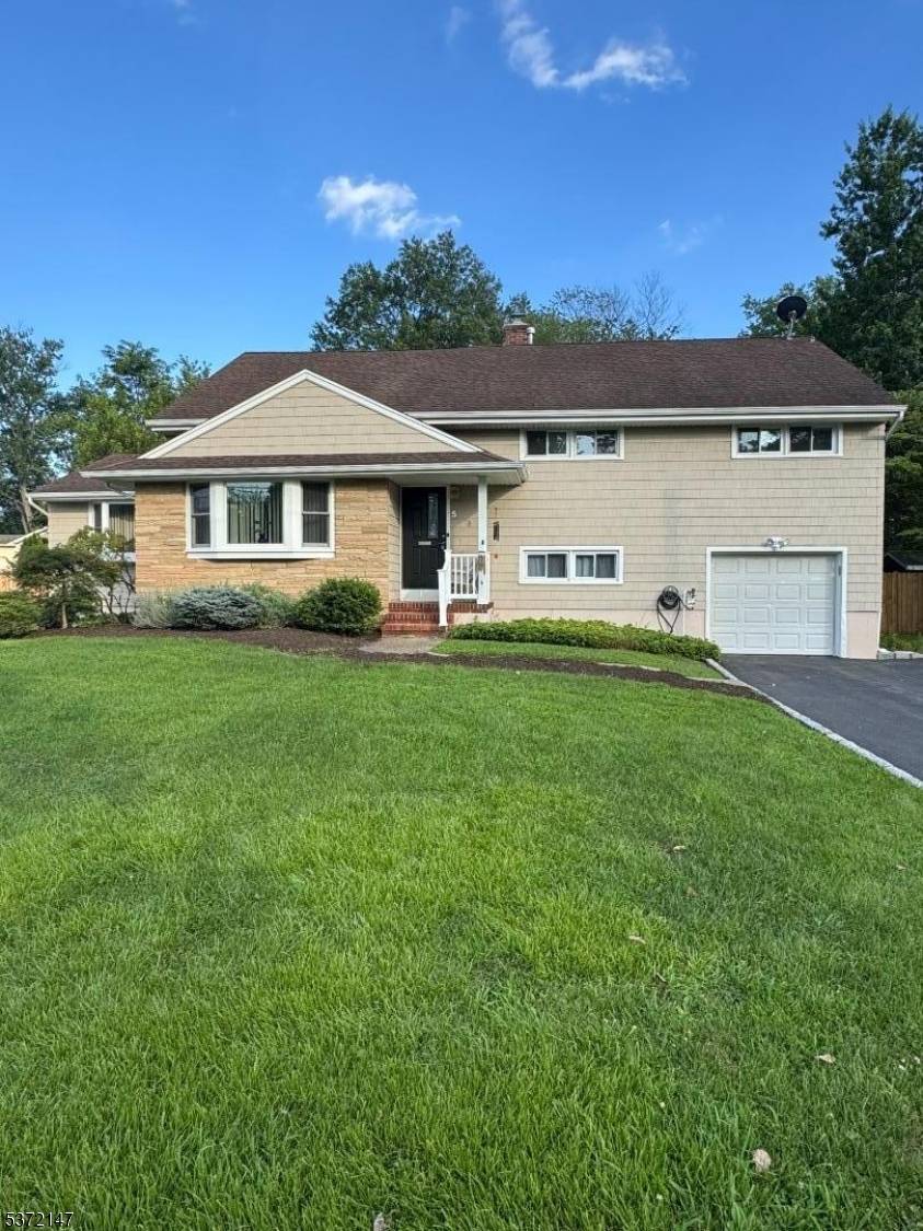 Spacious 4 Bedroom Home for Rent Available August 1, 2025 South Side Location 1 Year Minimum Lease Located on a quiet cul de sac in a sought after South Side ...