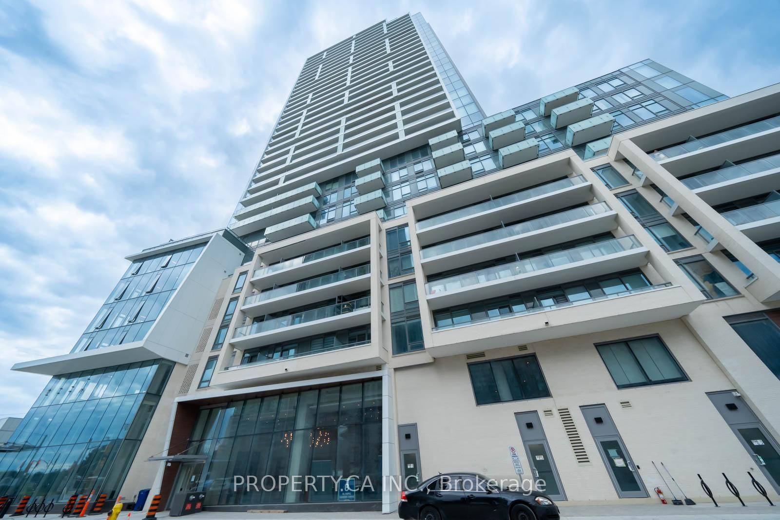 Luxury 1 Den Condo with 2 Full Baths at Yonge amp ; Finch M2M Condos !
