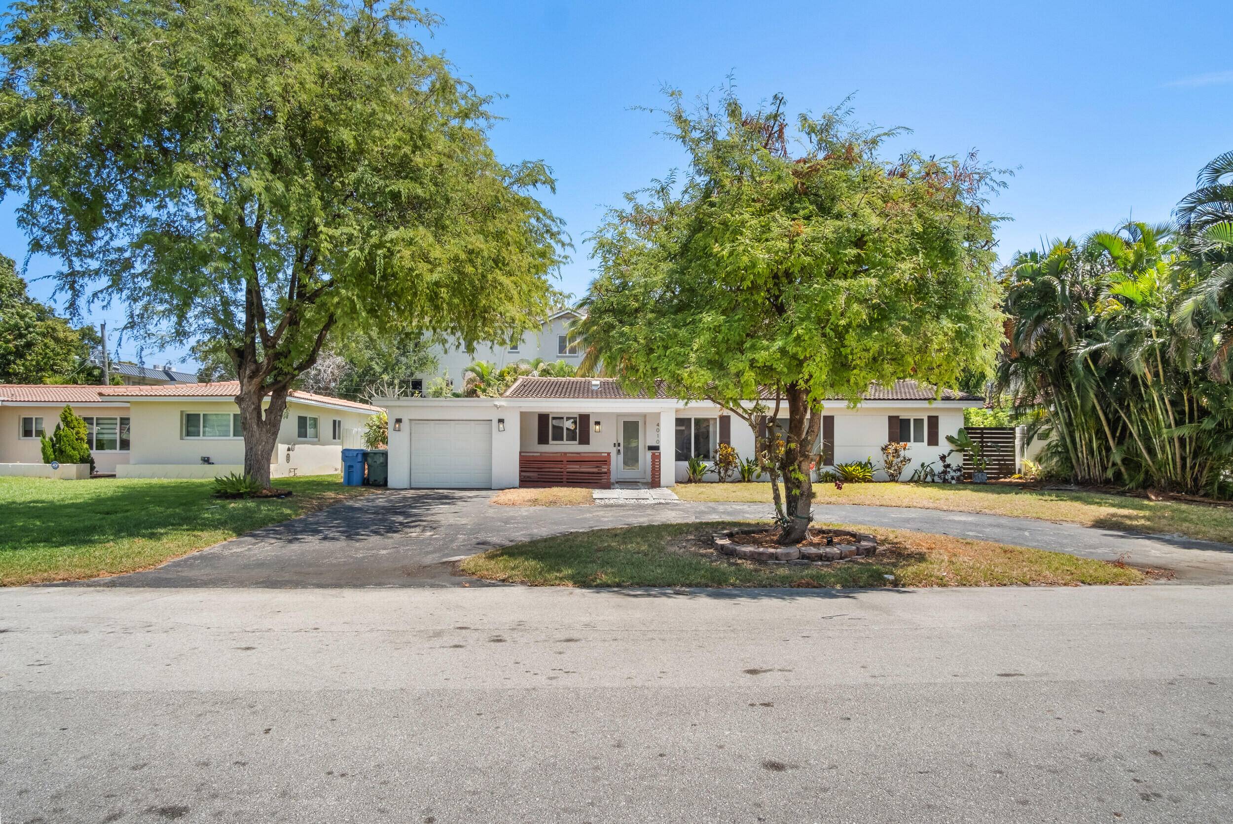 Amazing custom built home with 3 designer bedrooms, 2 modern bathrooms, and a 1 car garage.