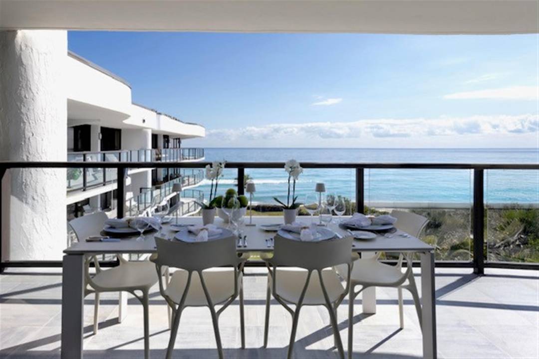 This penthouse oceanfront residence offers rare east to west exposure with direct water views from both sides, featuring unobstructed sunrise views over the Atlantic and breathtaking sunset views over the ...