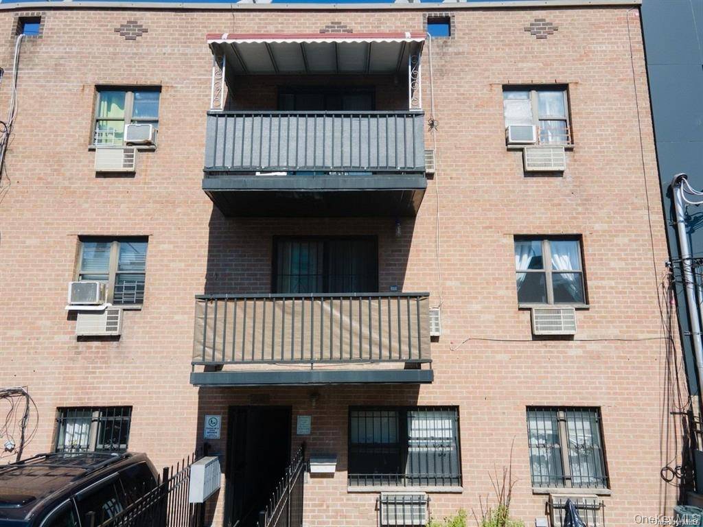 ! ! BIG OPORTUNITY ! ! LARGE BRICK PROPERTY A GREAT INVEST OPPORTUNITY NEW ROOF 2PARKING GARAGE, BACKYARD, ALL APARTMENTS IN SECOND AND THIRD FLOOR WITH BIG BALCONY 5 UNITS ...