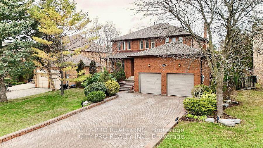 Luxury Living in Vaughan's Coveted Islington Woods.
