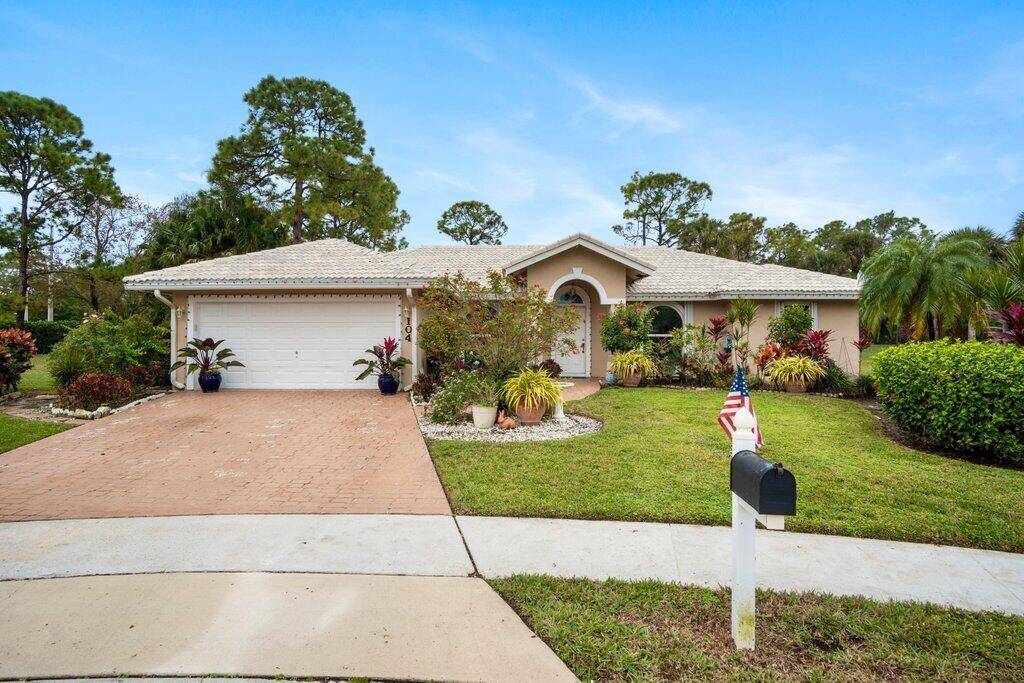 Don't miss this fantastic opportunity to own a home in the highly sought after Saratoga Pines neighborhood !