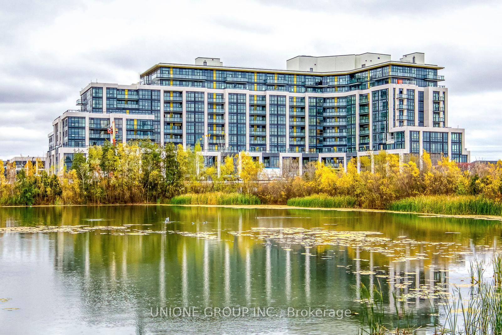 This Oakville Condo Offers Modern Elegance With 1 Bedroom 1 Den, 1.