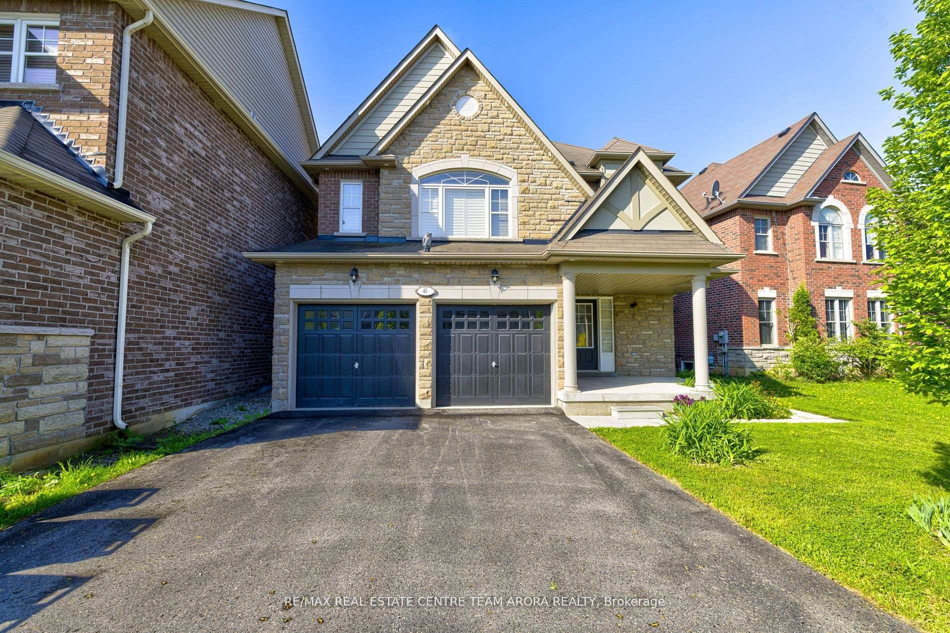 This stunning 2 storey detached home located in the highly sought after Bram West community of Brampton.