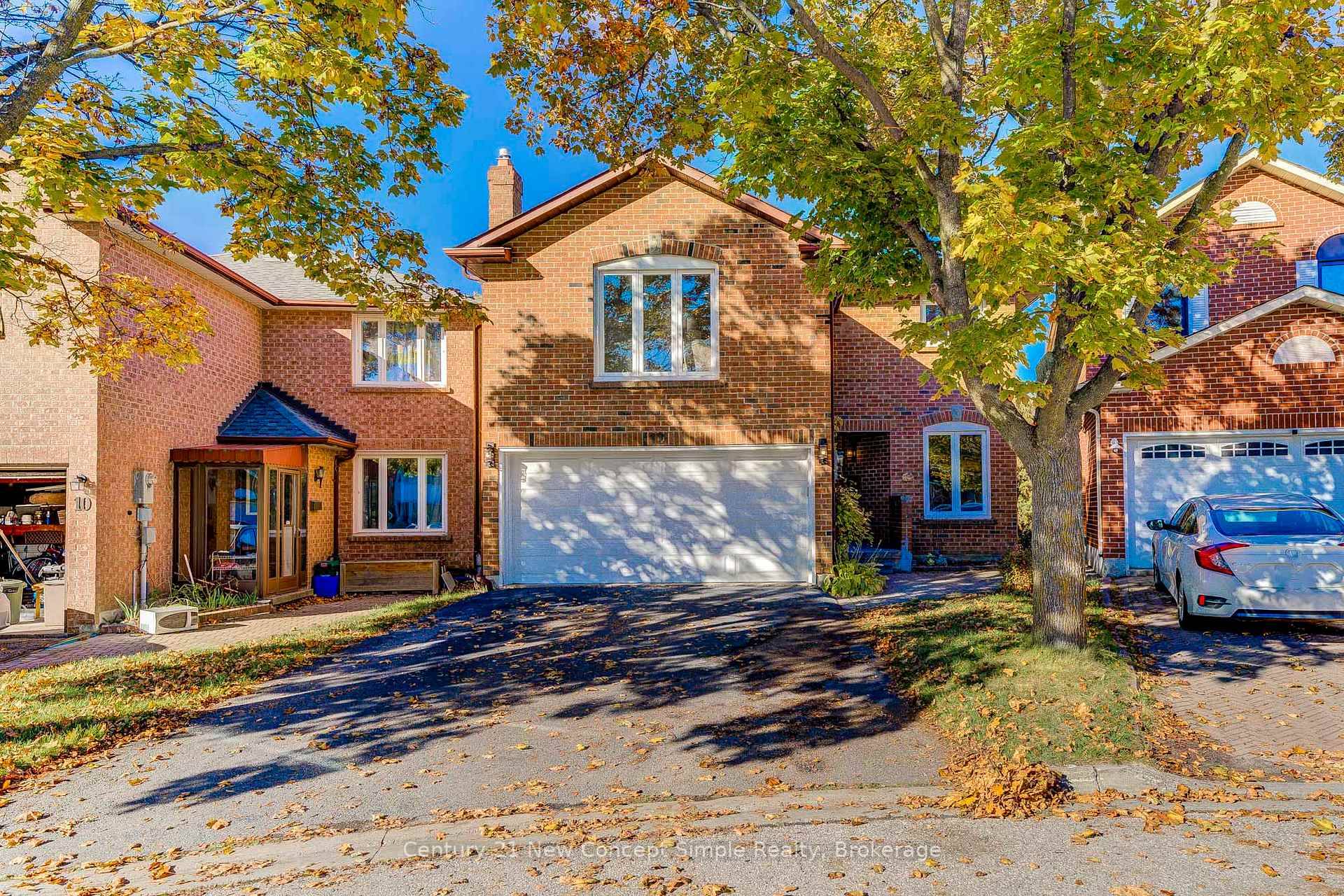 A beautifully maintained detached home located on a quiet, family friendly cul de sac in sought after Richmond Hill.