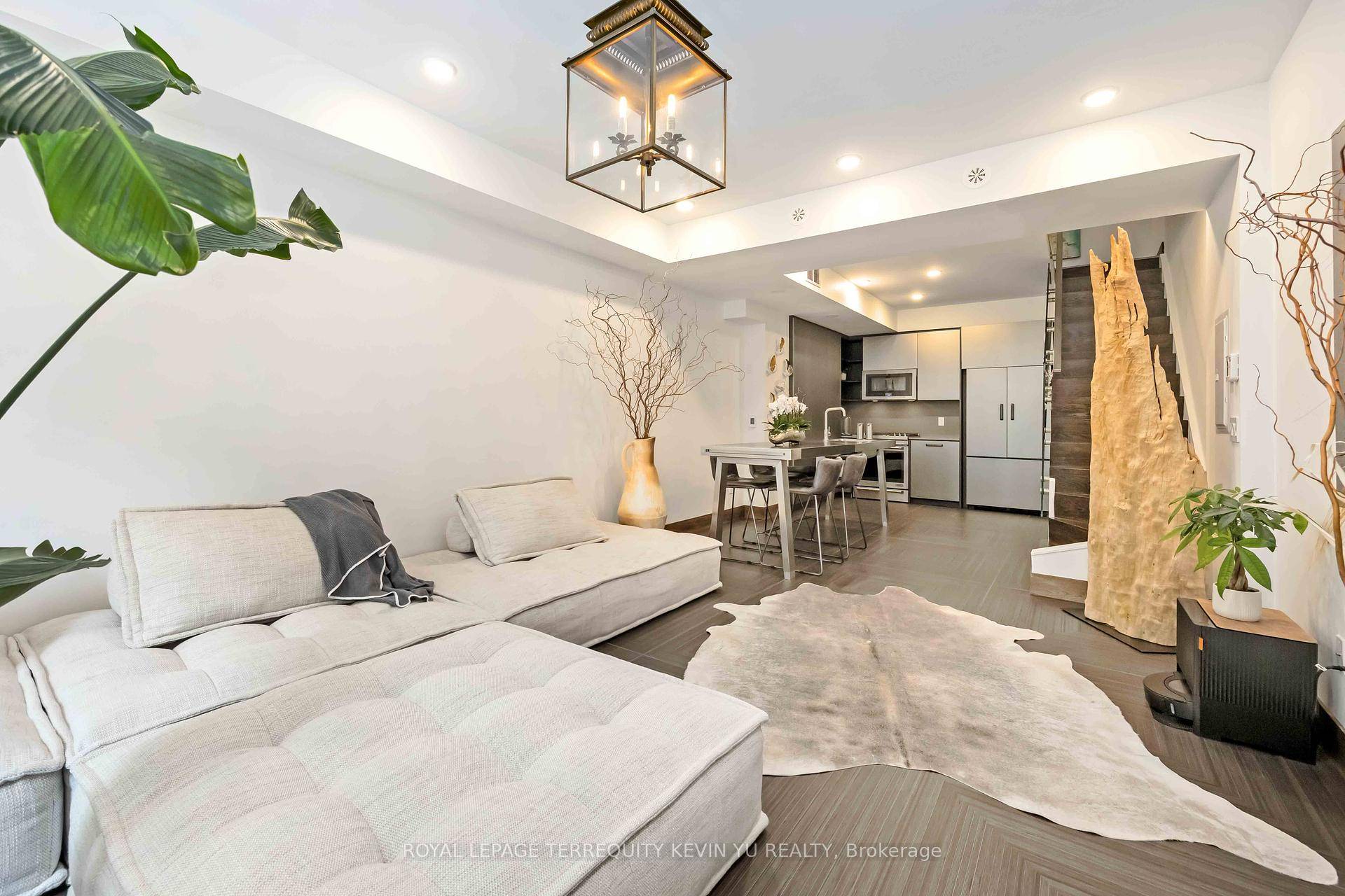 This sleek 2 bedroom plus den, 3 bathroom townhouse in the Junction Triangle blends design forward details with everyday function.