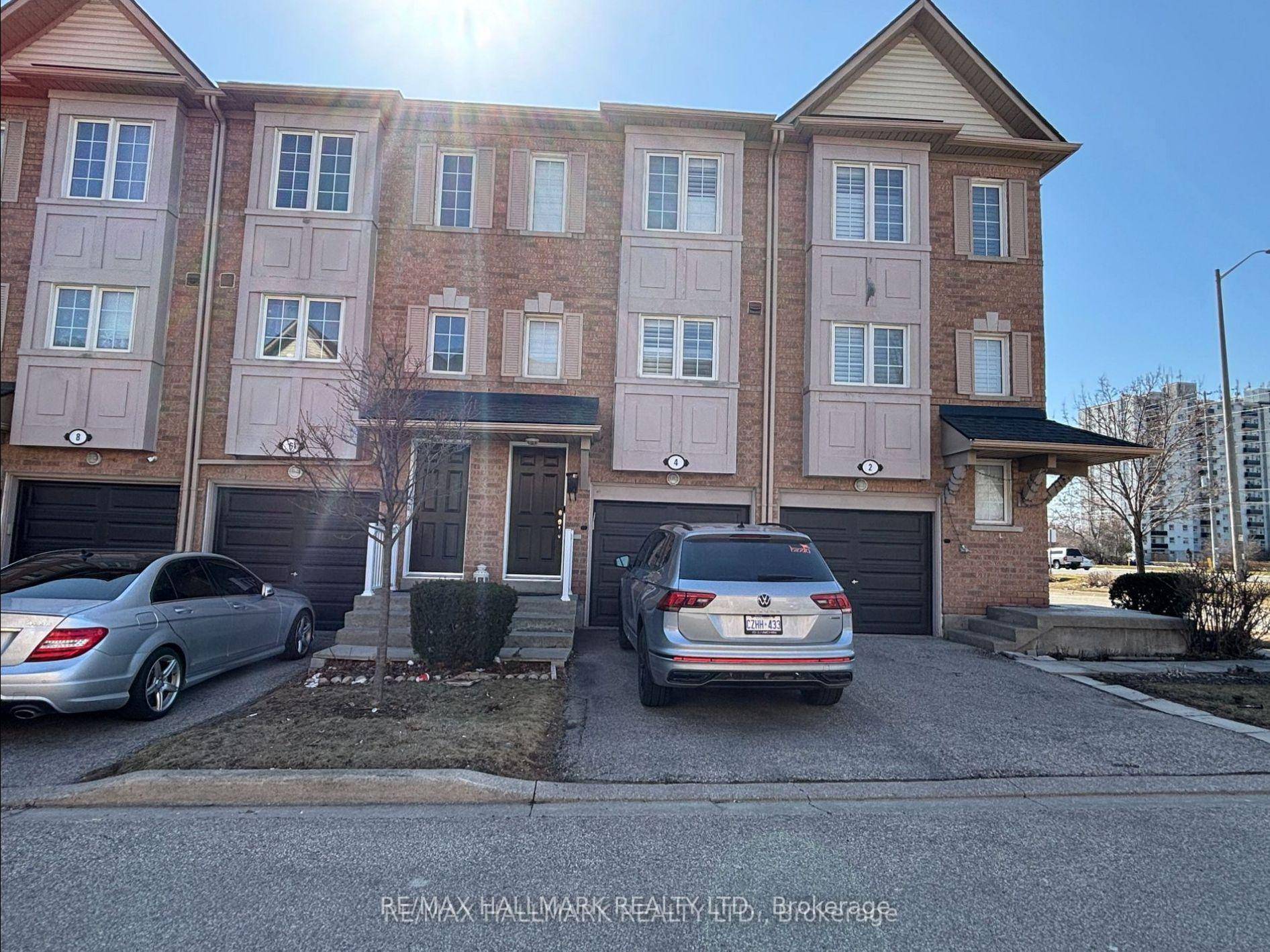 Beautiful townhouse featuring an excellent layout, perfect for first time buyers and investors alike.