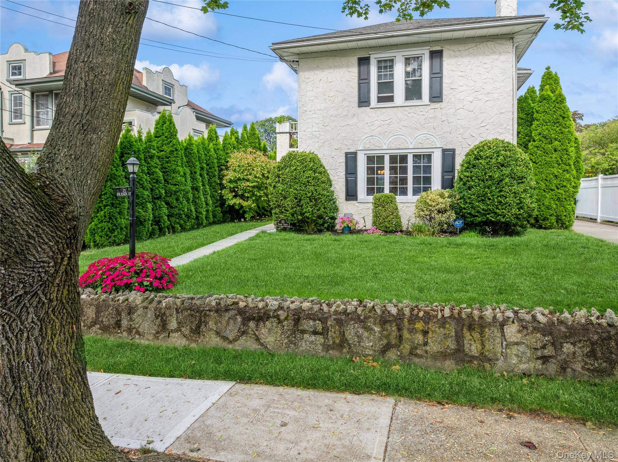 La Dolce Vita ! Live the sweet life in Pelham, the best suburb of New York City !