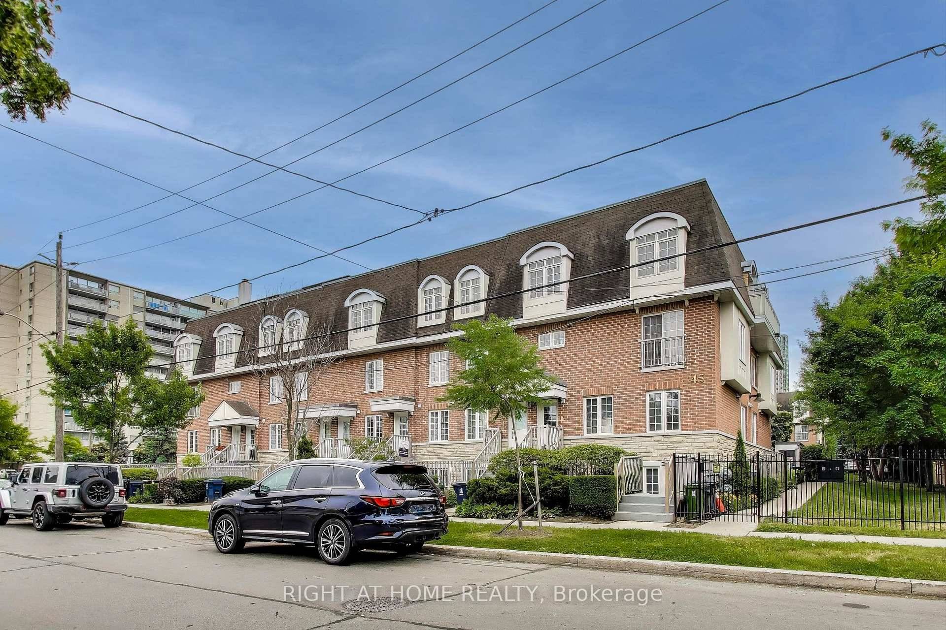 Bright and spacious 2storey, 3 bedroom, 2 bathroom condo townhouse with over 1, 200sqft of modern living in North Yorks WestminsterBranson community just off Bathurst amp ; Steeles.