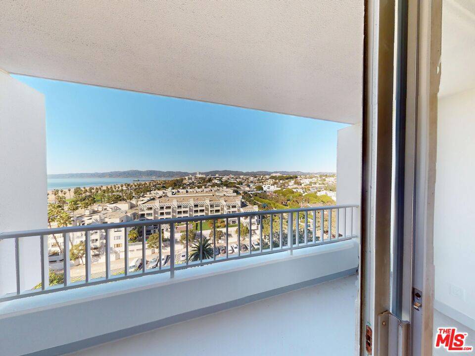 2700 Neilson Way 1BR Santa Monica La