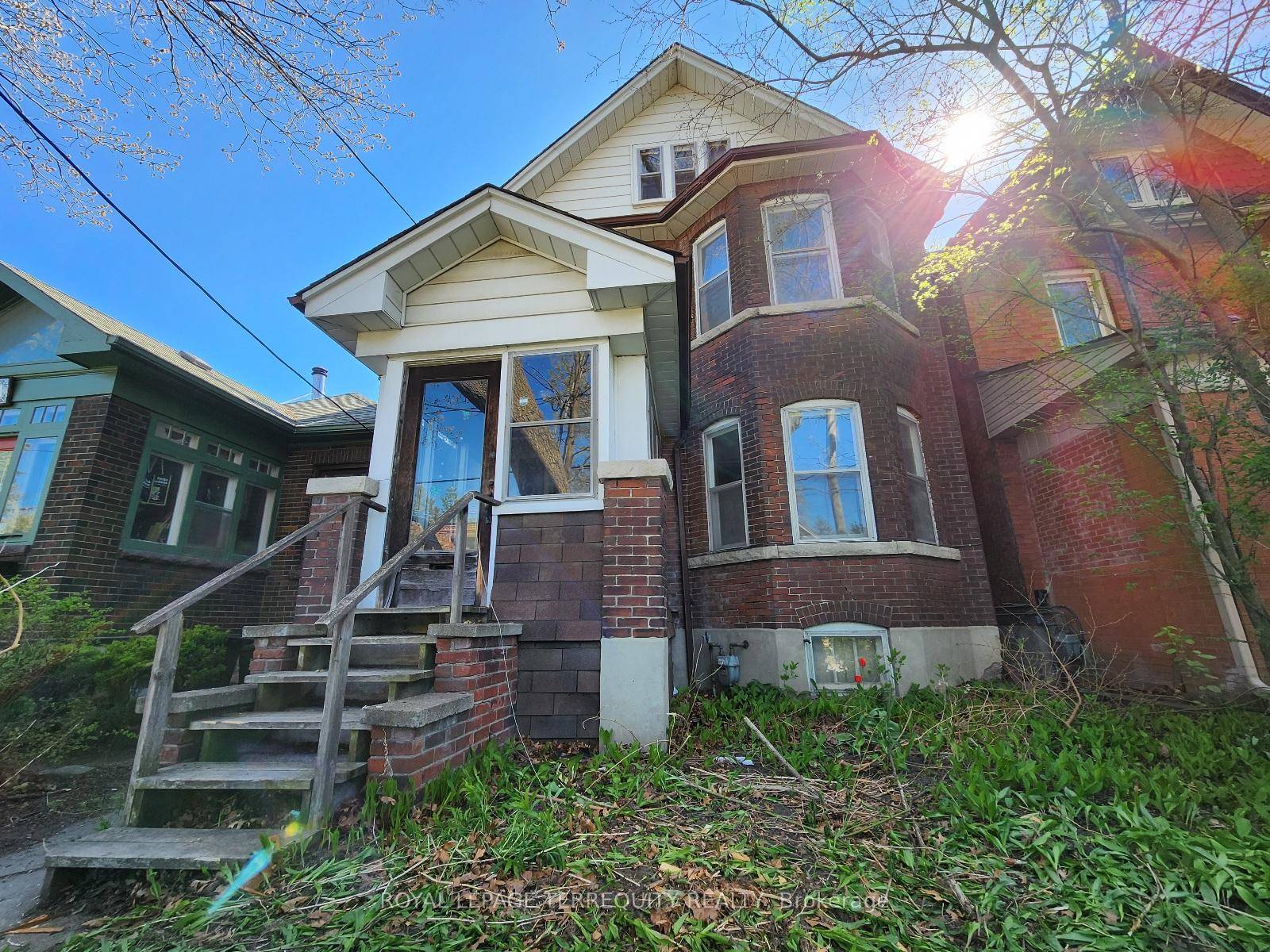 Welcome to 629 Durie St amp ; 627A Durie St.