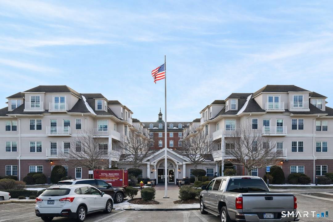 Welcome to Fernwood Estates, one of West Hartford's premier over 55 communities, where comfort meets elegance in this sun filled two bedroom, two bath condo just moments from Elizabeth Park ...