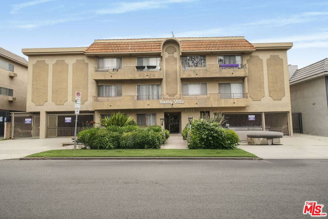 2332  S Bentley Ave 25BR La
