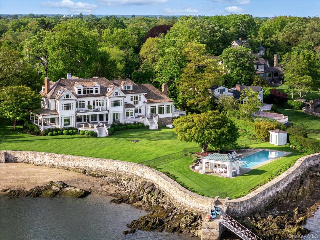 One of Westchester s most distinguished waterfront estates, Villa Cheri is a legacy property where architectural provenance meets modern luxury.
