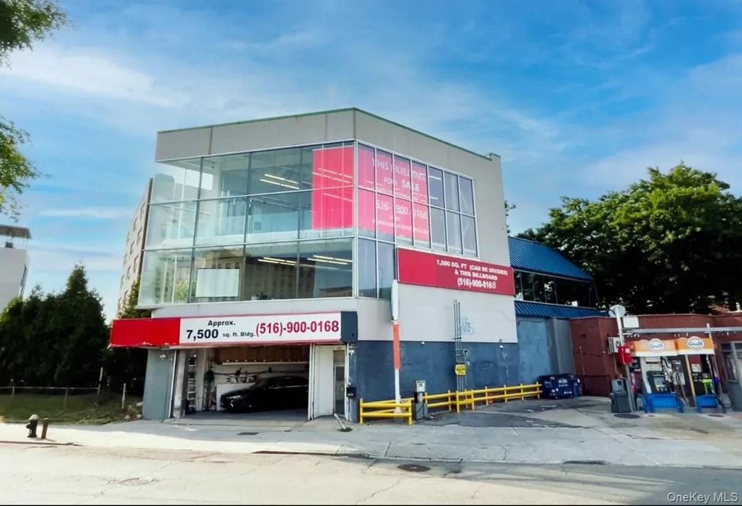 Key Selling Points Spacious amp ; Versatile Layout 7, 500 sq ft of prime space available Can be reconfigured or subdivided into multiple units to accommodate different tenants or operational ...