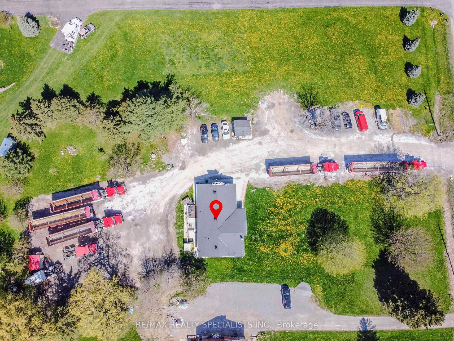 3 2 Bedroom Bungalow on a ONE ACRE Lot Prime Location !