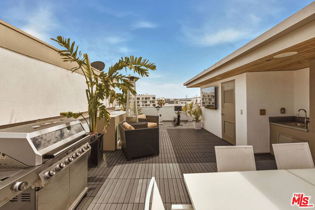 6728 W Hepburn Way 3BR Hancock Park La