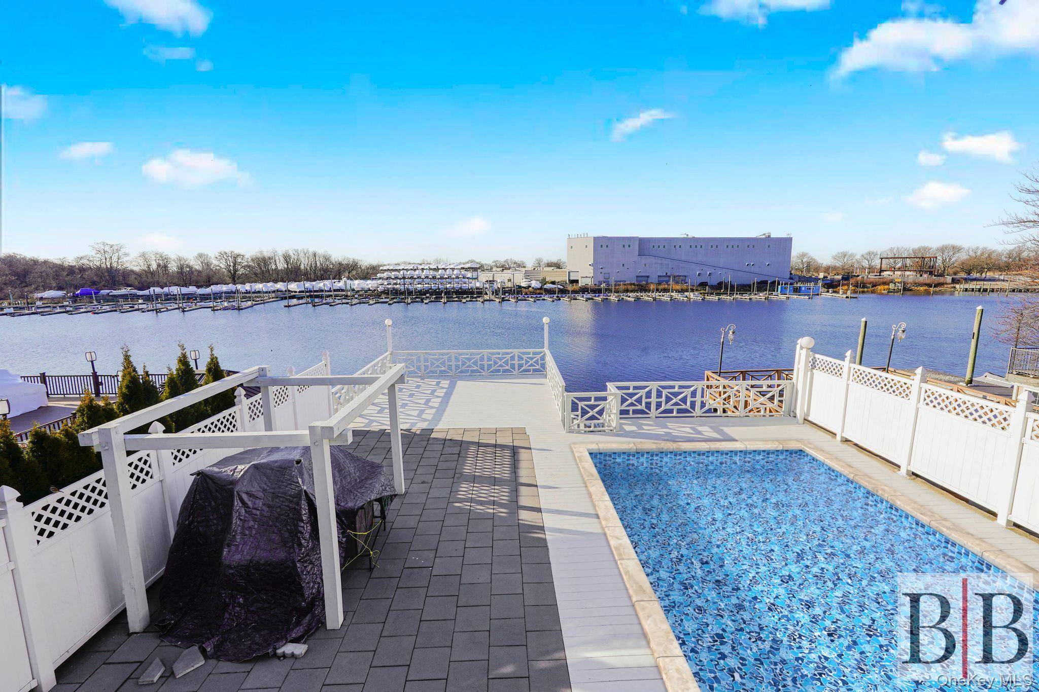 WELCOME TO NATIONAL DRIVE THE HOME TO LUXURY WATERFRONT LIVING !