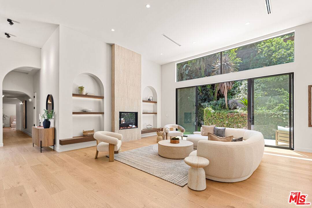 1401 N Bundy Dr 4BR Brentwood La