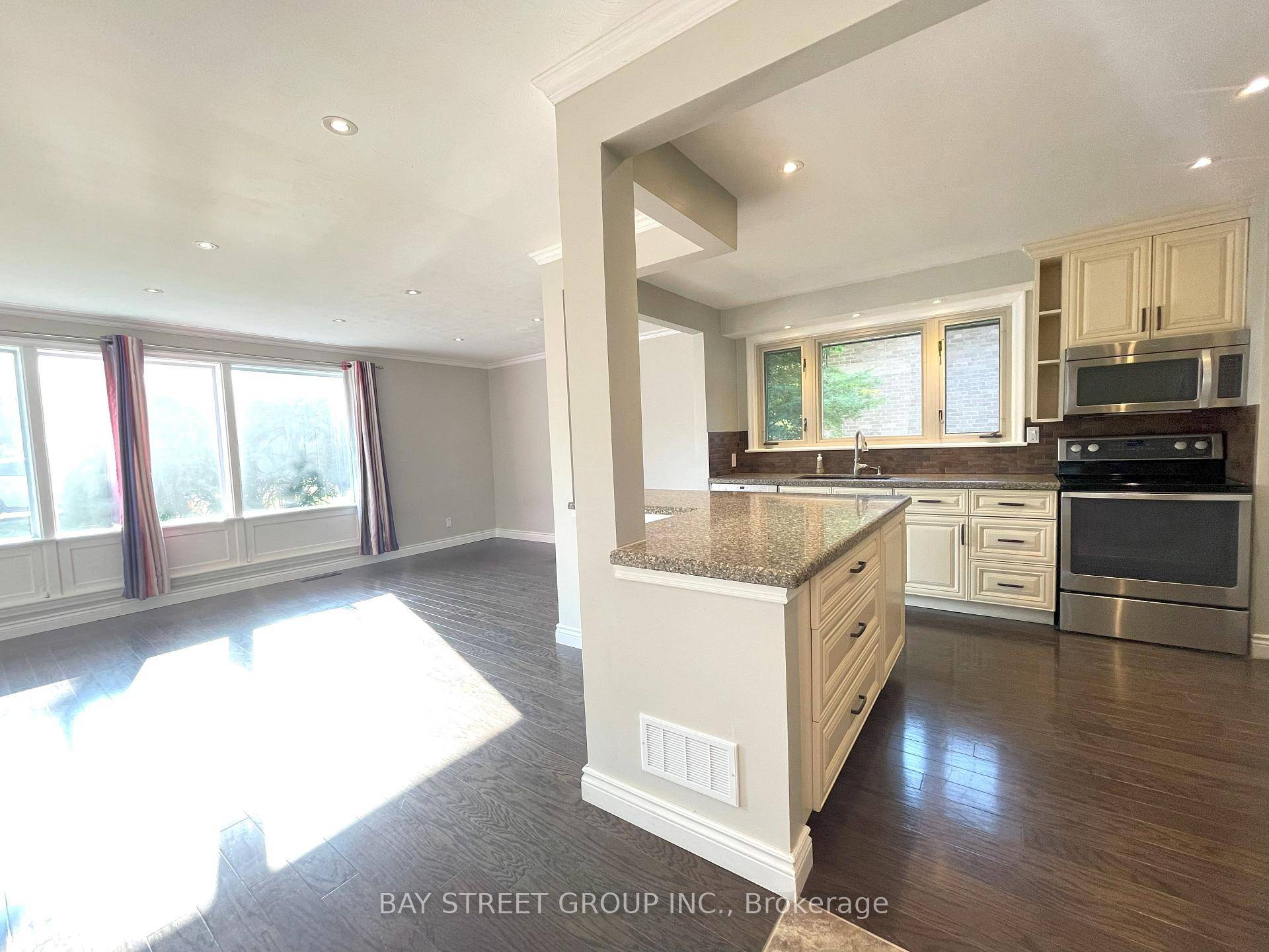 Beautiful 3 bedroom main amp ; 2nd floor upper unit in a well maintained backsplit home.