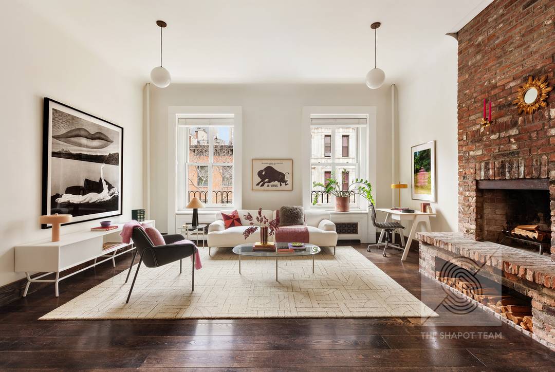 HISTORIC GRAMERCY PARK TOWNHOME RESIDENCE This one of a kind home offers the best of all eras.