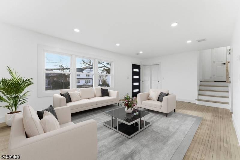 Welcome to this beautifully newly renovated 3 bedrooms, 2.