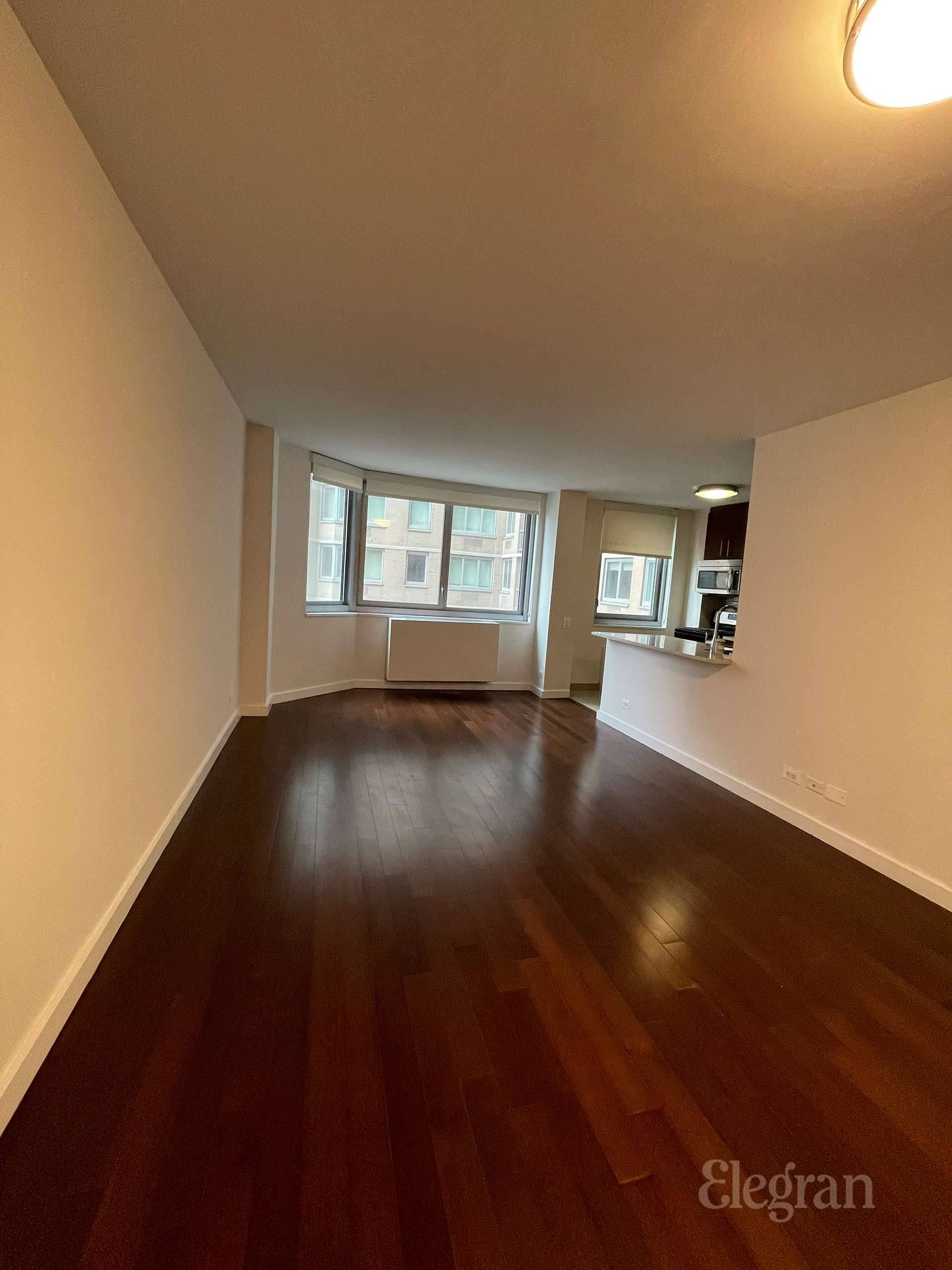 Located on the 18th floor of the North Tower at View 34, this apartment matches the needs for anyone.