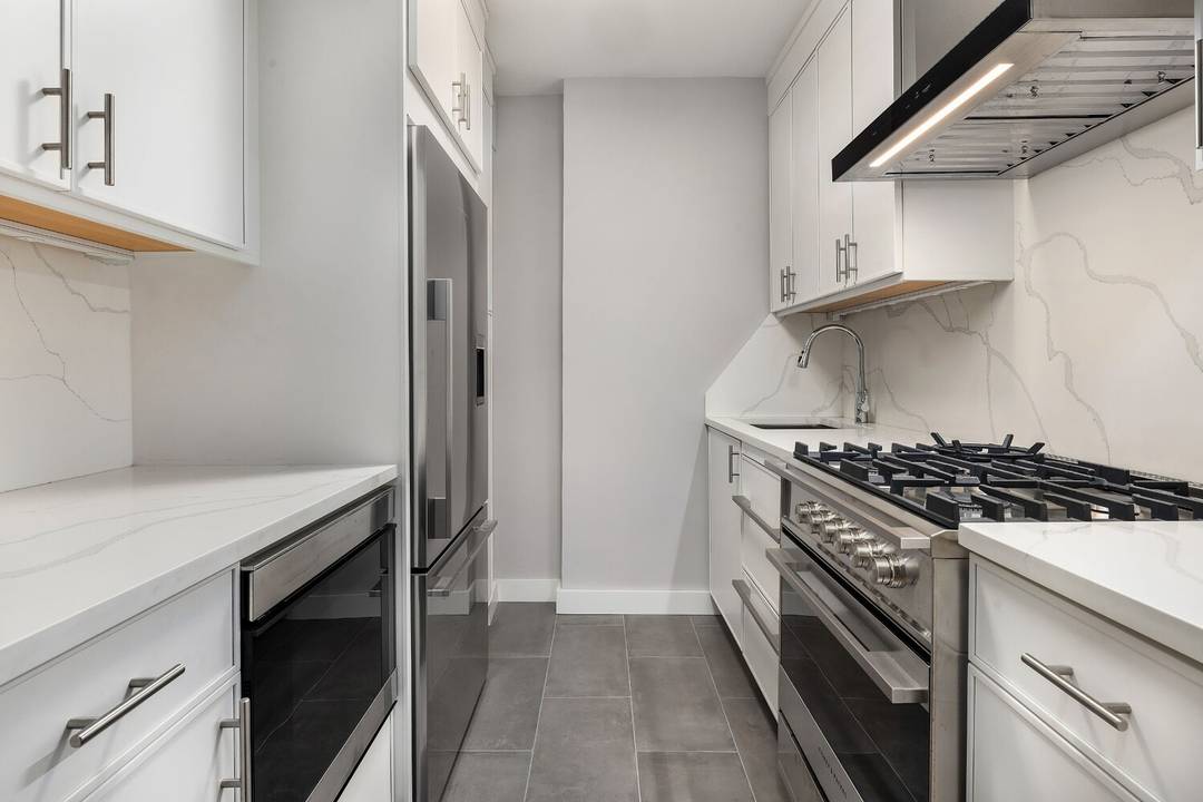 2025 Luxuriously Renovated Brand New Apt With Central Park Views.