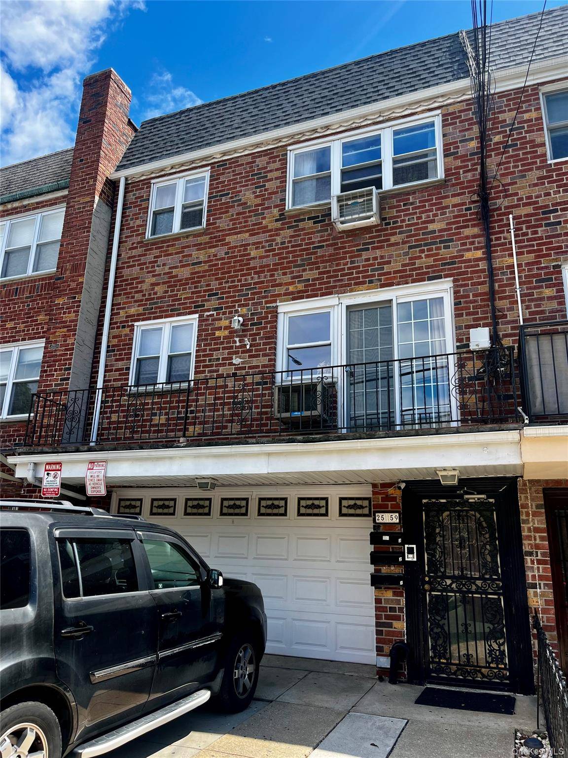 Beautiful 2 bedroom apartment plus office.