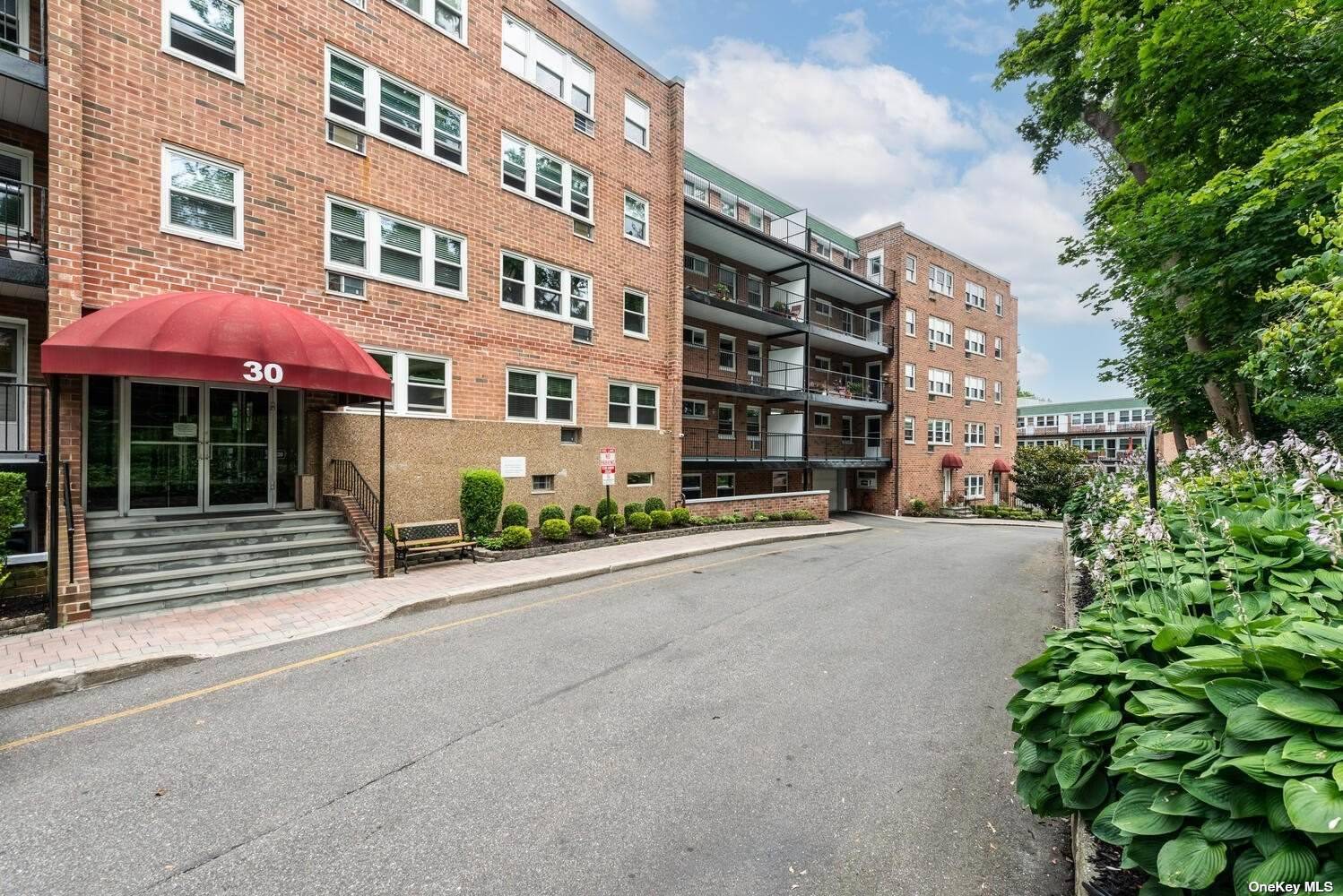 Great opportunity to live in Glen Pearsall.