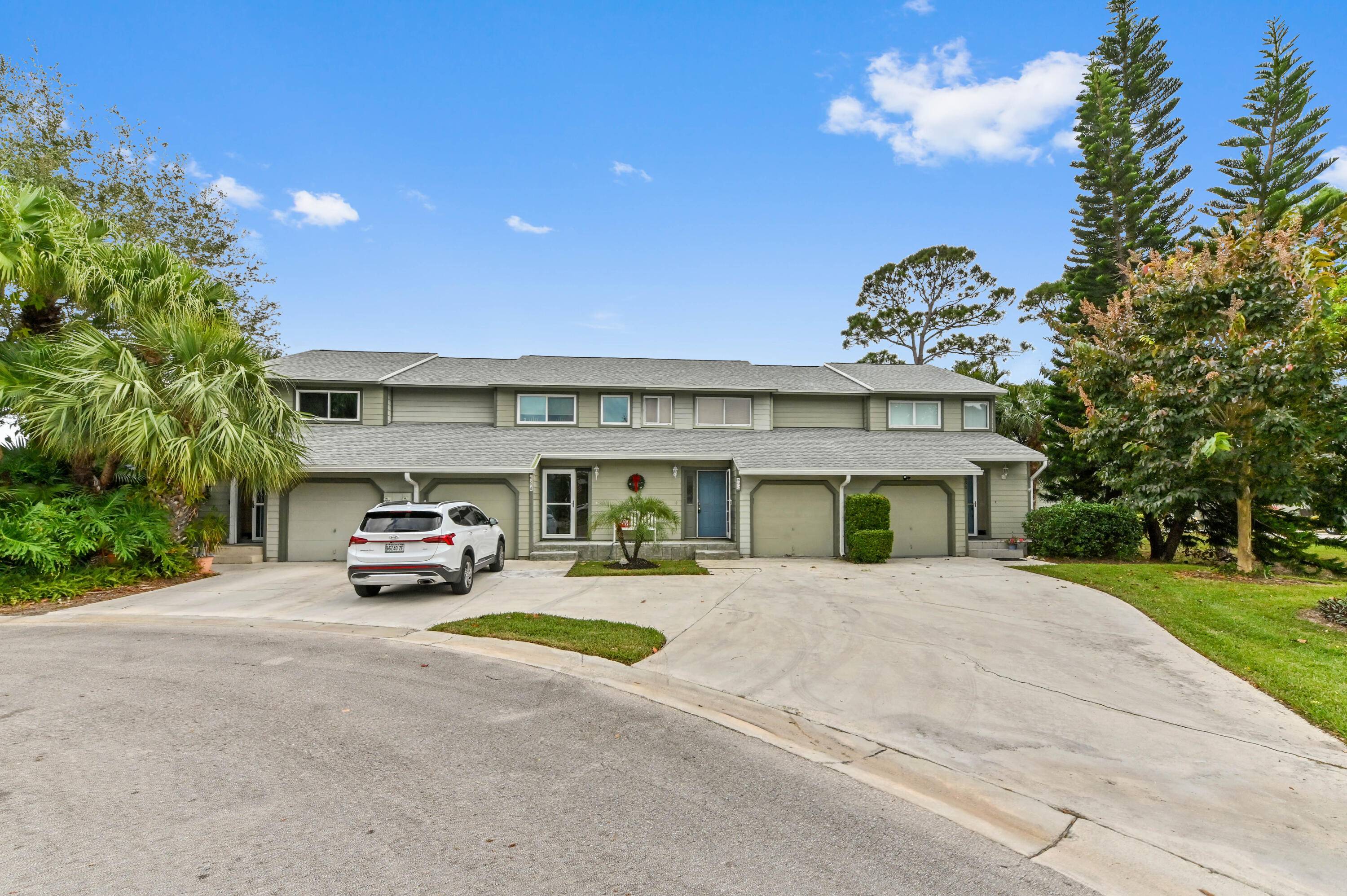 Welcome to this charming two story townhouse located in the desirable community of Holly Creek in Jensen Beach, FL.