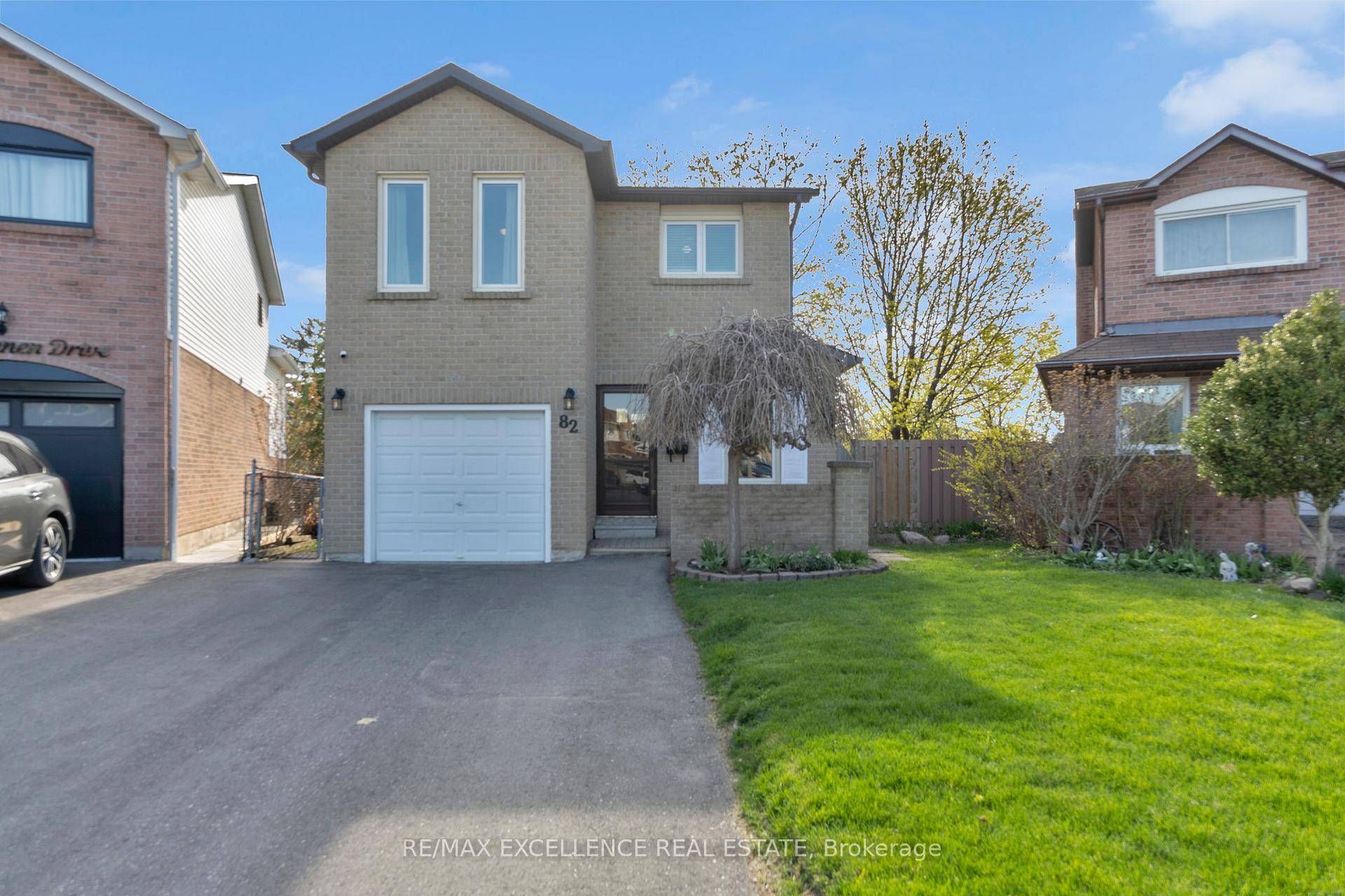 Welcome to 82 Swennen Drive, Brampton a stunning 5 level backsplit nestled on a quiet cul de sac, offering the perfect blend of space, privacy, and modern living !