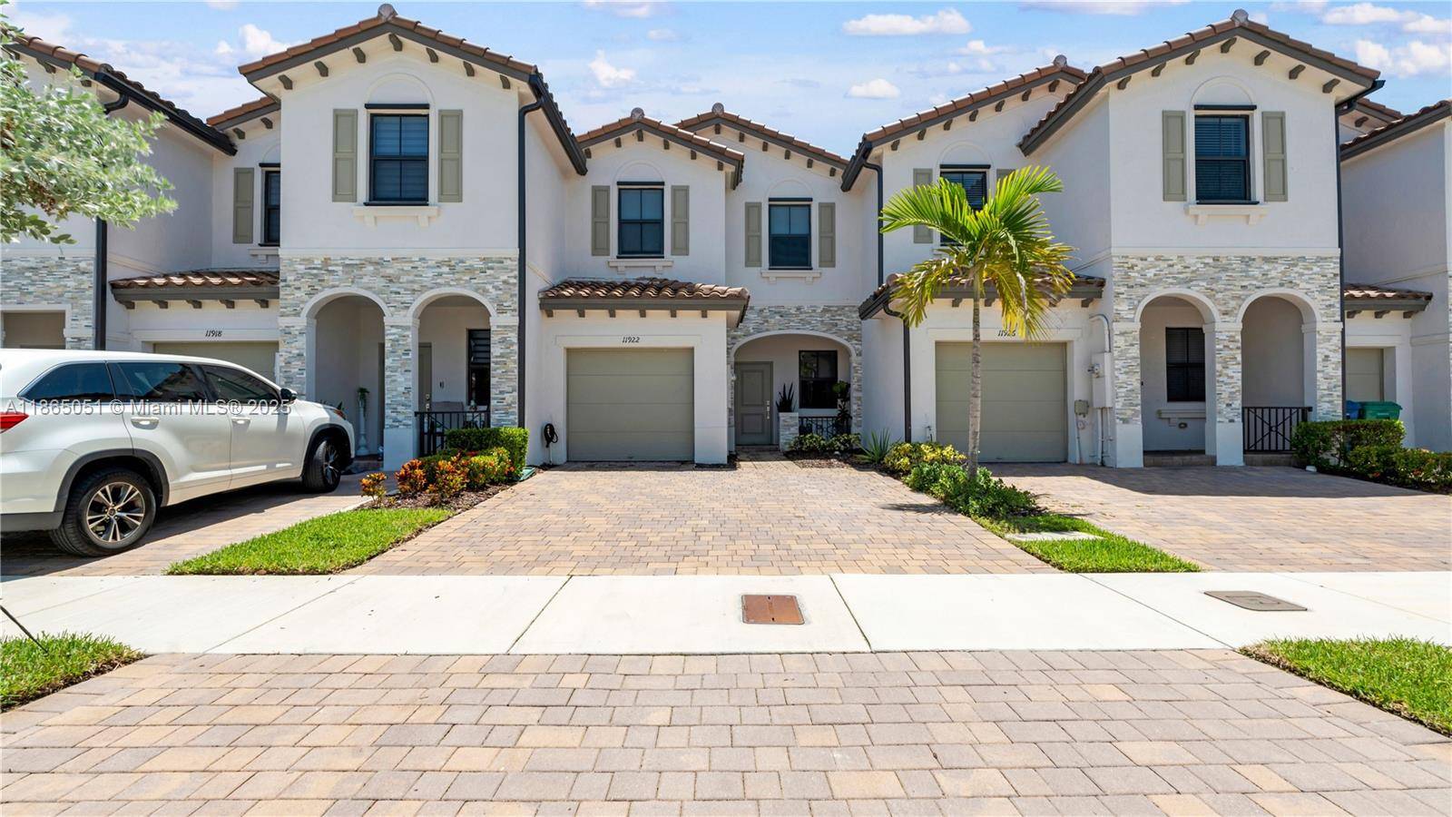 Motivated seller ! Stunning 3 bedroom, 2.