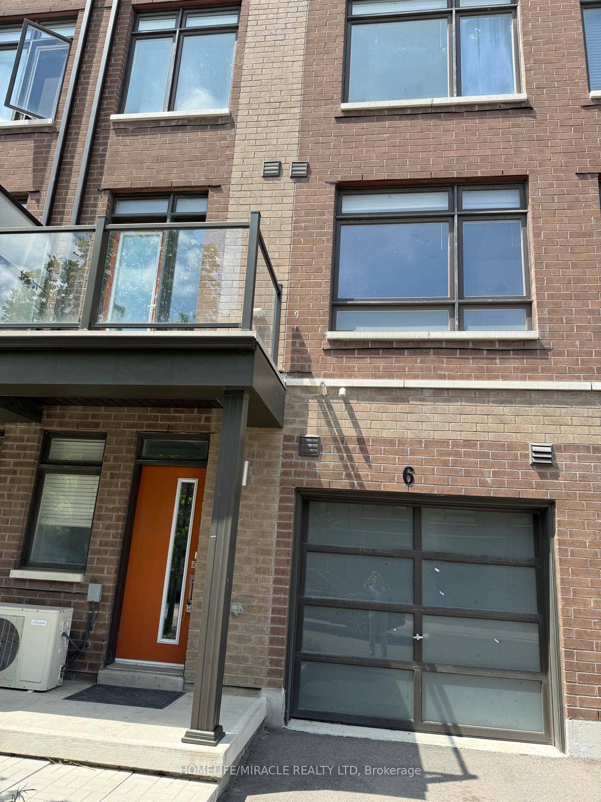 Beautiful Townhouse Located in Woodbridge on Etobicoke Border at Kipling and steeles.