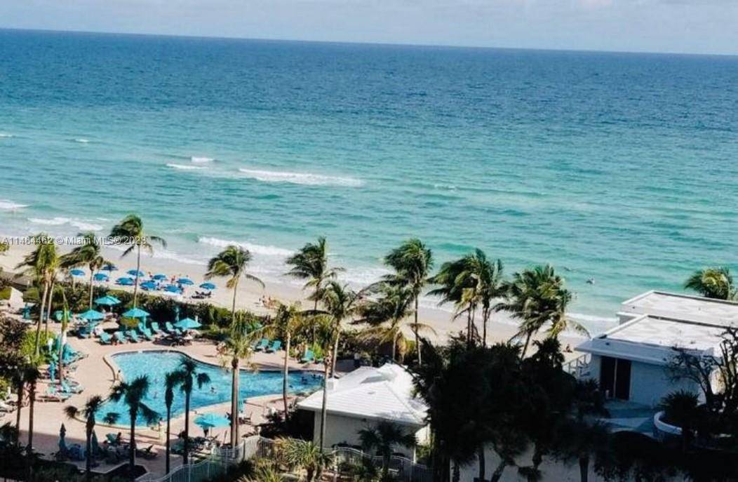 Great apartment ocean view at SIAN, Hollywood beach 1 bedroom 1 bathroom 1 half bathroom.