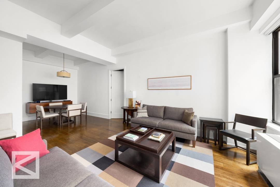Located in the heart of Gramercy at Park Avenue South and 21st Street, this luxurious pre war, full service condominium is distinguished by its proportion and scale.