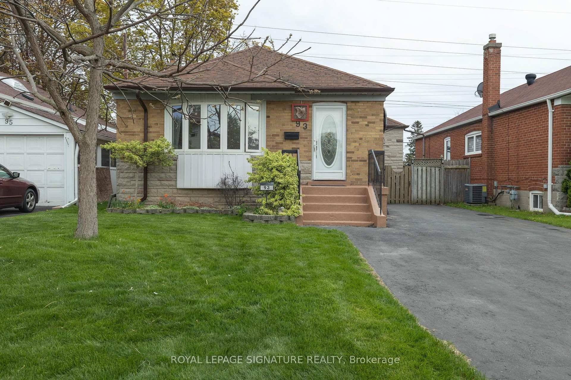 Amazing 6 Bedroom Home in the Desirable Dorset Park Neighbourhood !