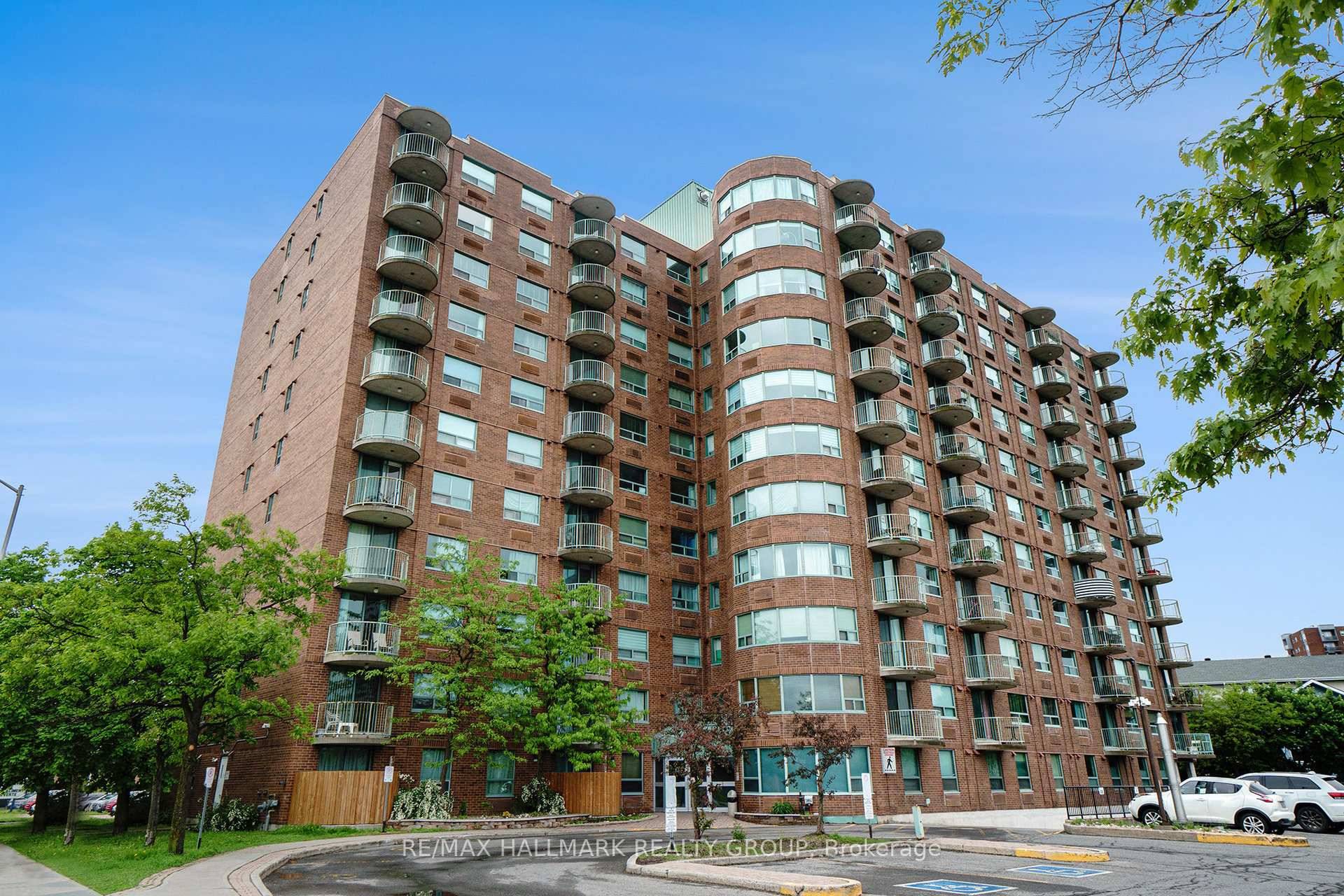 Welcome to 1440 Heron Road, a clean and well maintained building with an indoor pool, in unit laundry, underground parking, exercise and party rooms !