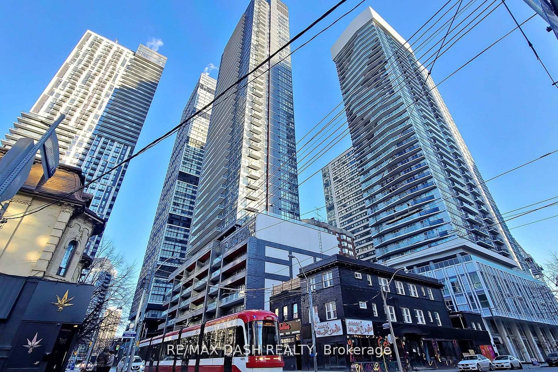 Gorgeous 1 Bedroom Corner Suite With Unobstructed Northwest Facing Views Of The City.