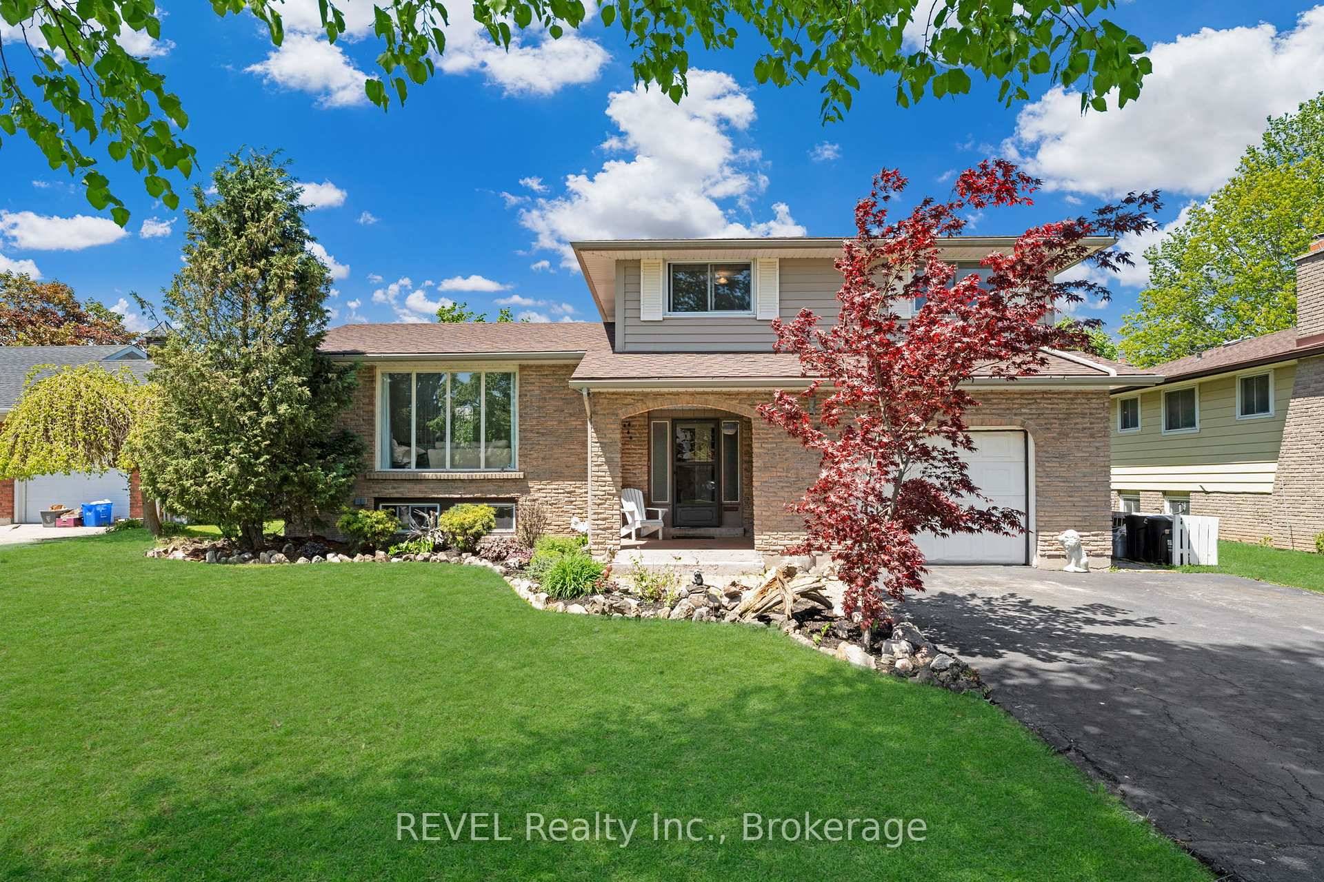 Welcome home to 22 McColl Drive located in the beautiful city of Welland !