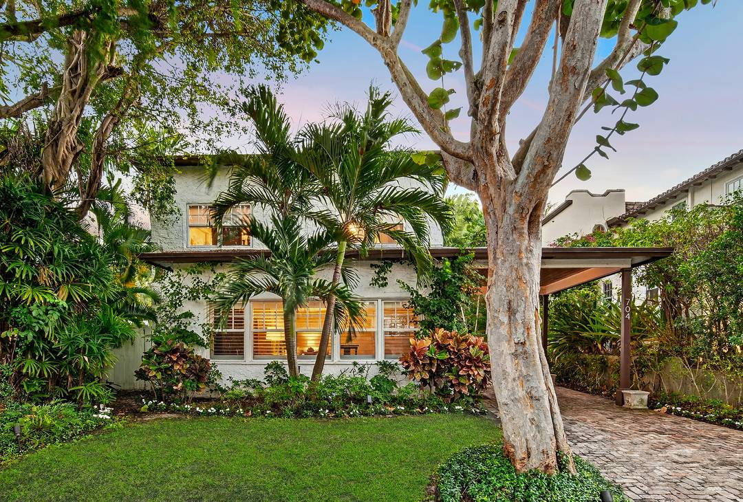 Welcome to 704 Claremore Drive in the heart of Flamingo Park.